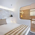 أثينا لوكشري سويتس 4* ثيرا