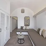 أثينا لوكشري سويتس 4* ثيرا