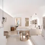 أثينا لوكشري سويتس ثيرا