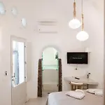 أثينا لوكشري سويتس