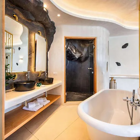 Athina Luxury Hotel 4*