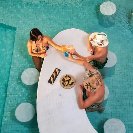 Athina Luxury מלון 4*