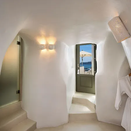 Athina Luxury Hotel 4*