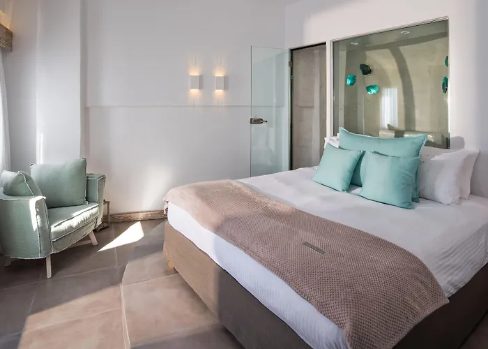 Athina Luxury Hotel 4*